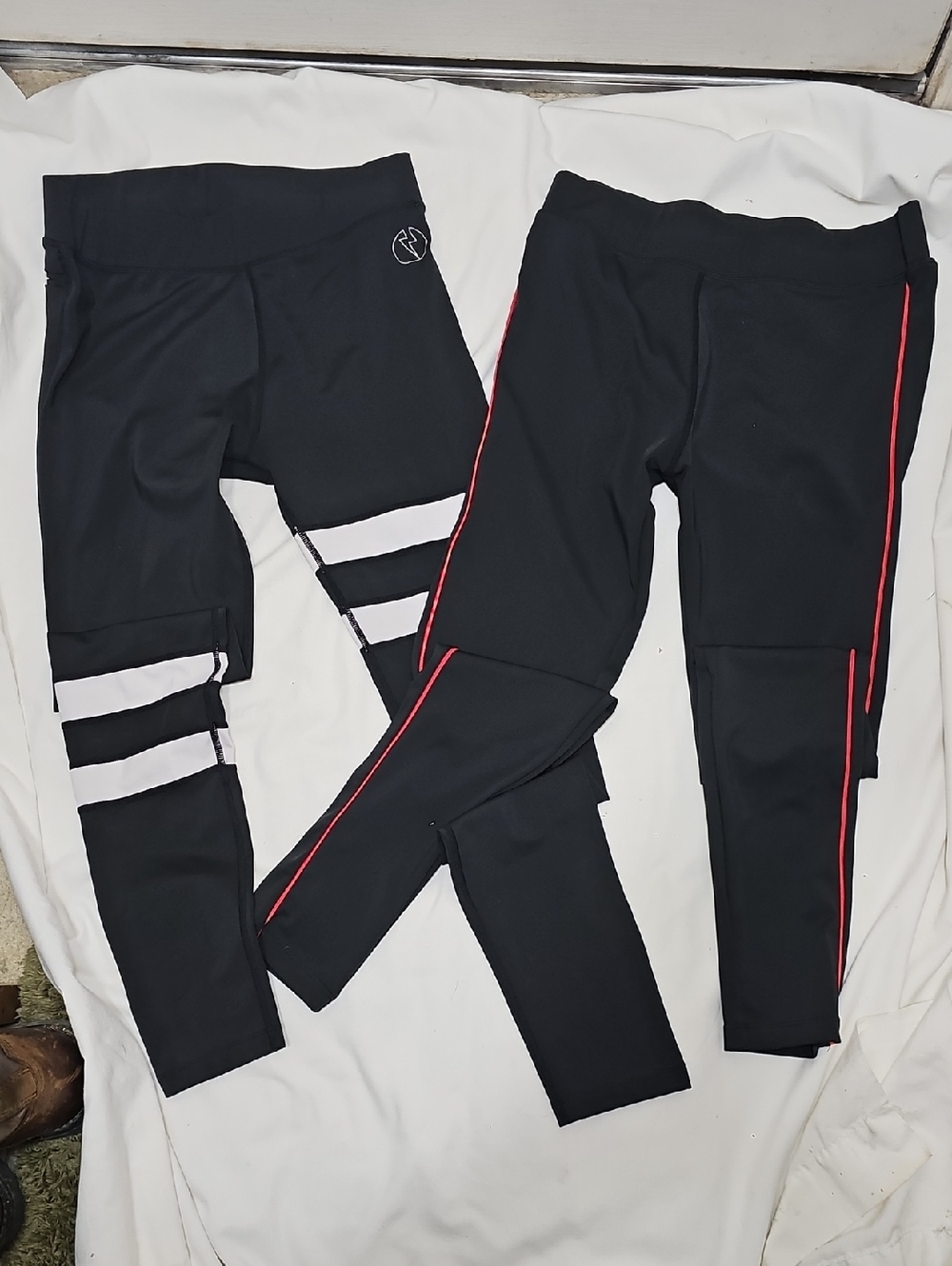 KAPOW Meggins Black Athletic Leggings with Contrast Accents - Picture 2 of 11
